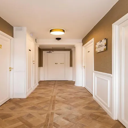 Charming - 2p - Pigalle Sacre-c Ur *